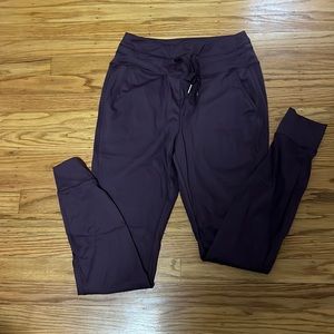 Halara Cloudful Air Pocket Joggers in marroon and size M